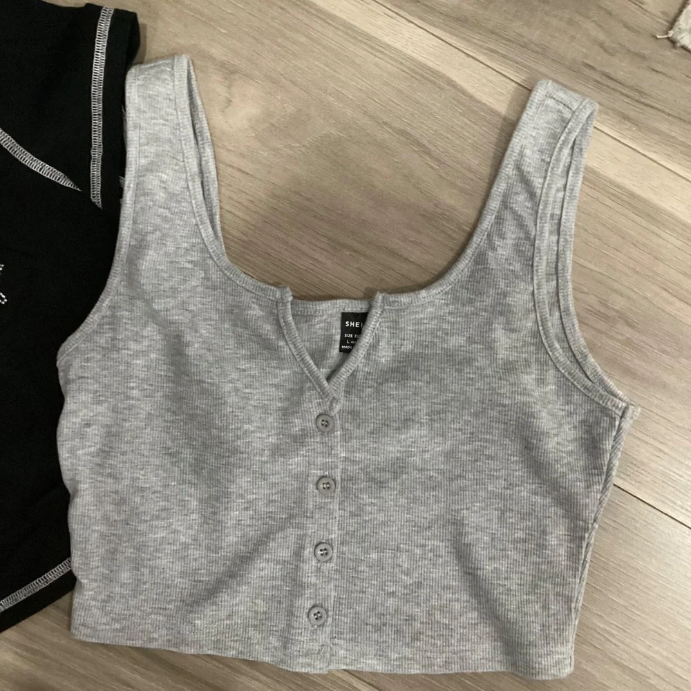 SHEIN Tops - Picture 3 of 11